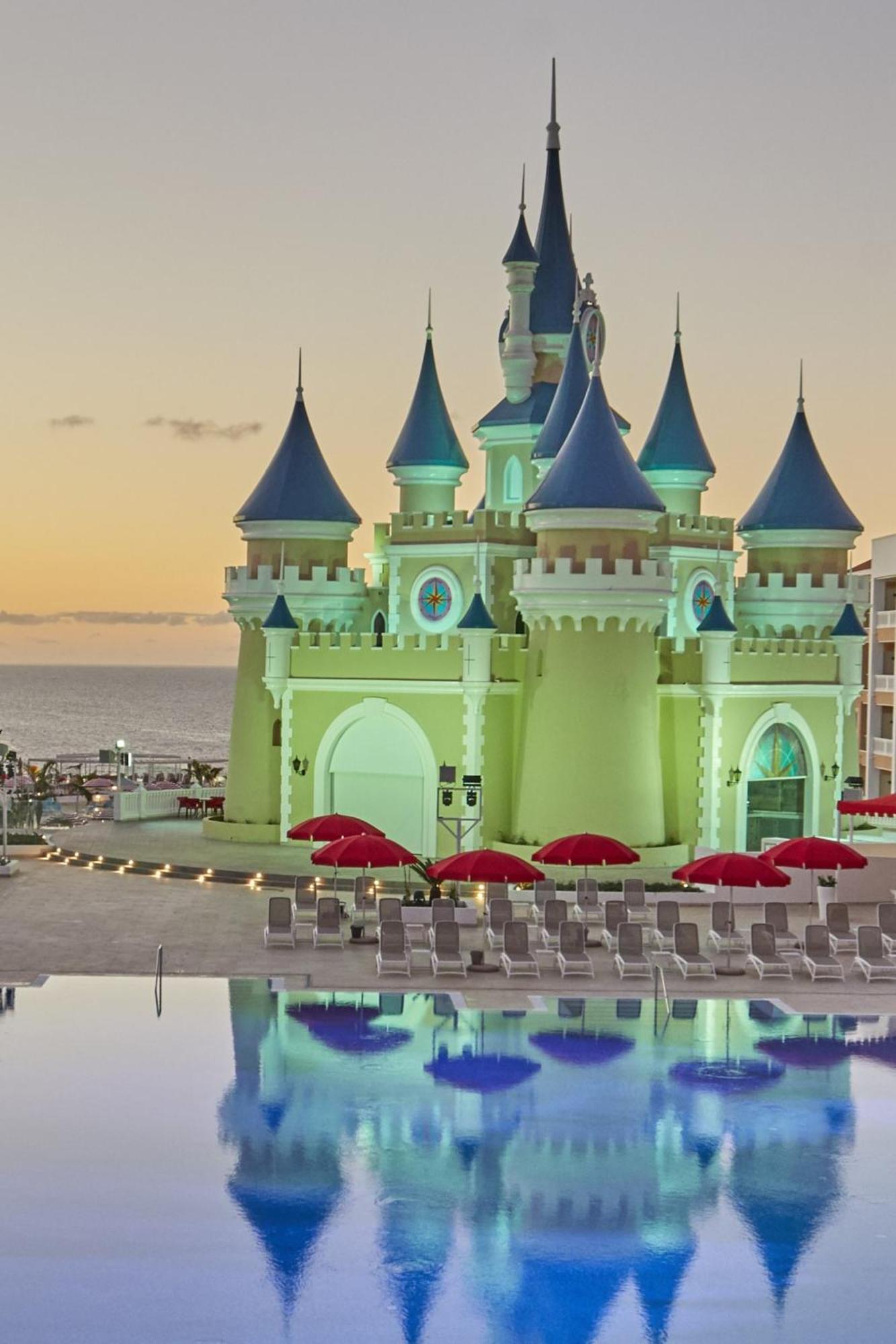 Bahia Principe Fantasia Tenerife San Miguel de Abona Luaran gambar The Land of Legends Theme Park